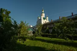 Макарьевский монастырь, Надвратный храм Михаила Архангела