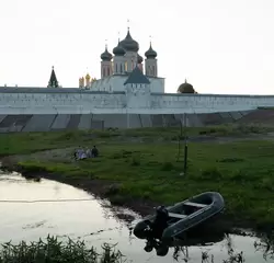 Вечерний пейзаж, Макариев монастырь